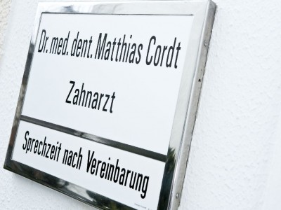 Implantologisch ttige Zahnarztpraxis